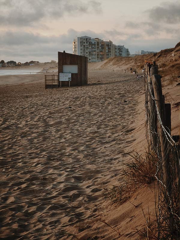 Cabane des sauveteurs zone de surf de Saint Gilles Croix de Vie
