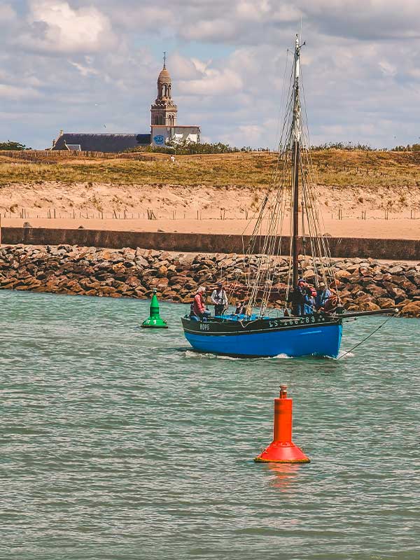 Le Hope dans le chenal du Port de Saint Gilles Croix de Vie
